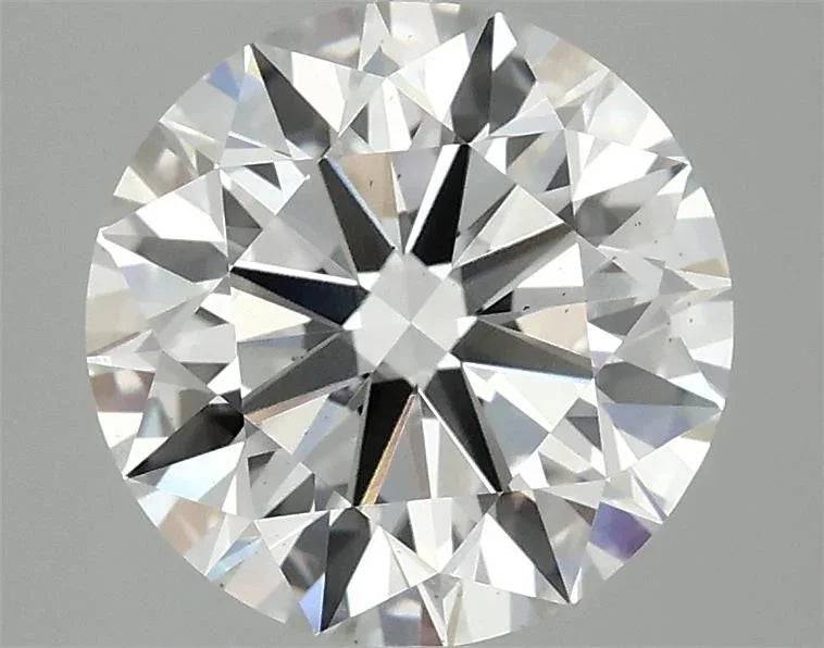 Runder Brillant Diamant, facettierter Schliff, natürliche Lichtreflexionen, Nahaufnahme