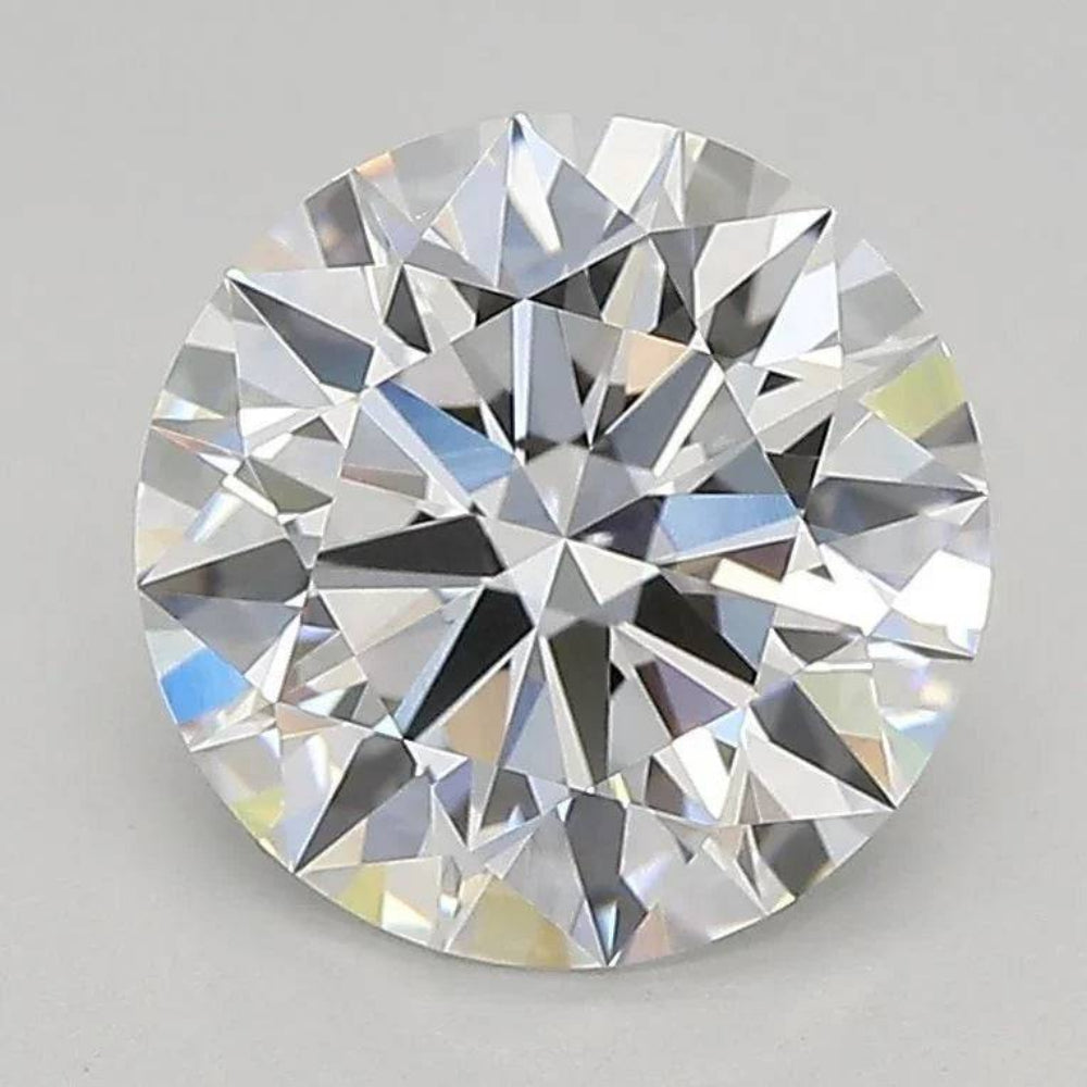 Runder, funkelnder Diamant mit Brillantschliff auf hellem Hintergrund, lose Edelstein