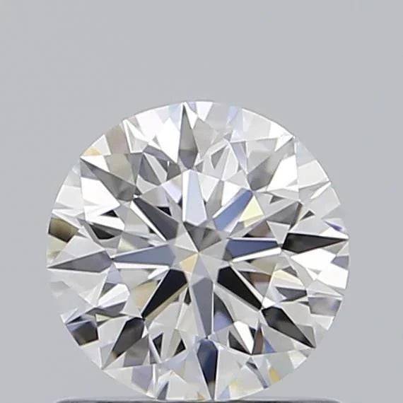 Runder, funkelnder Diamant im Brillantschliff auf neutralem Hintergrund