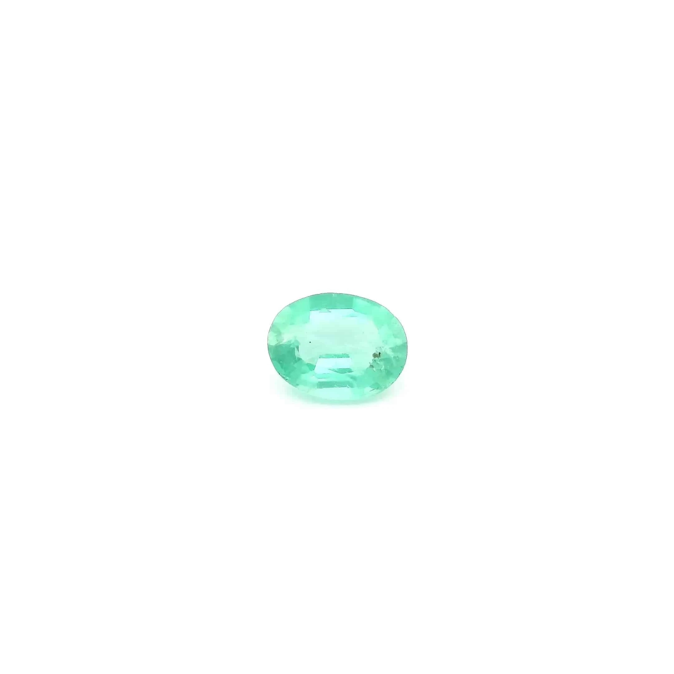 0,35 ct ovaler natürlicher Smaragd, Farbe Grün, Reinheit leicht eingeschlossen, facettierter Schliff - gems4u.eu