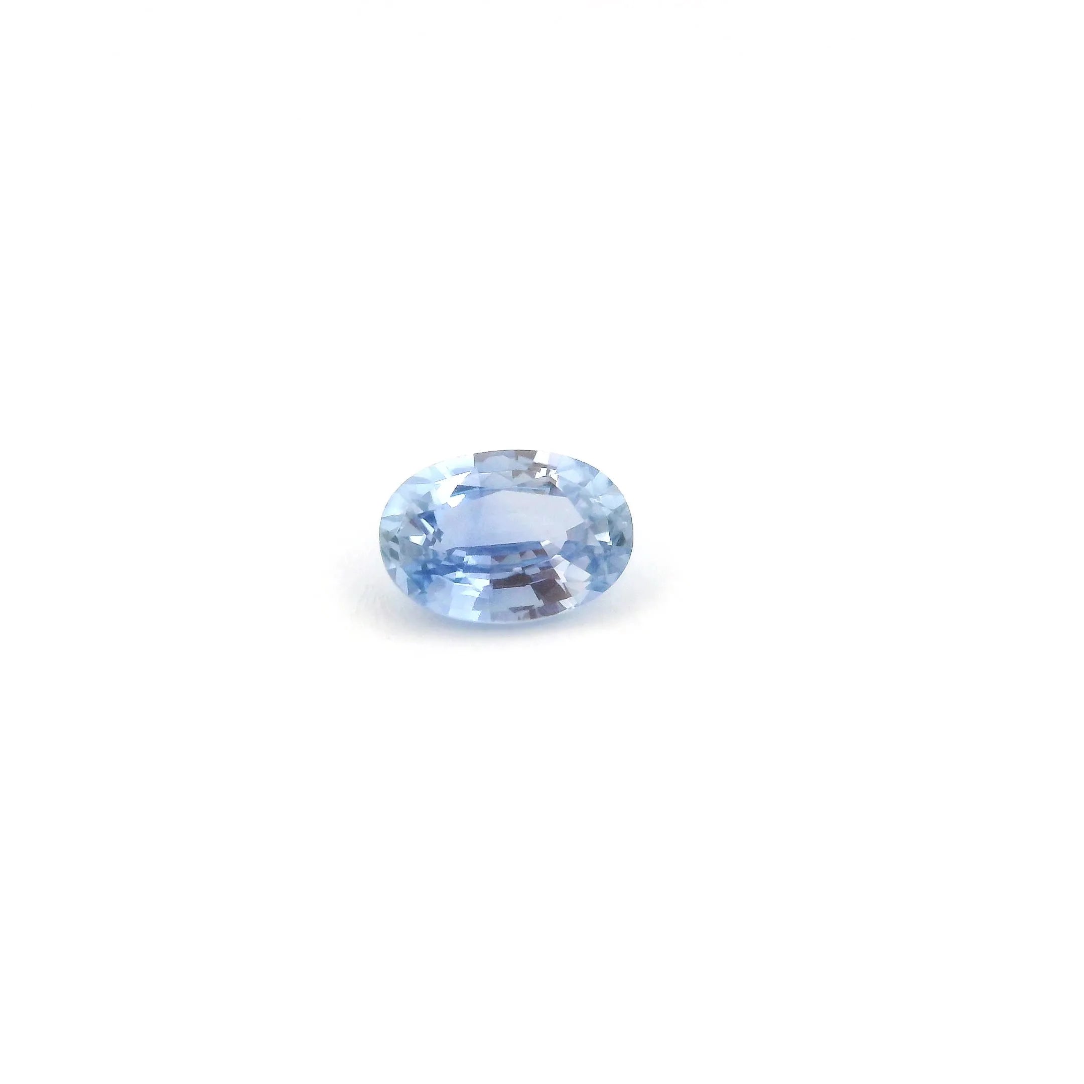 0,58ct ovaler natürlicher Saphir, Farbe Blau, Reinheit Augenrein, facettierter Schliff